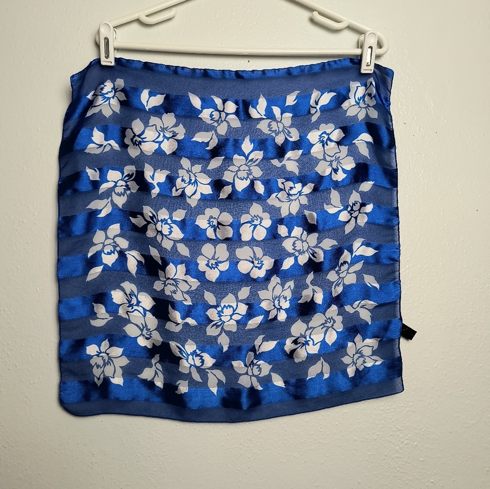 Neck-Tie Square Floral Scarf Made In Italy Blue Floral